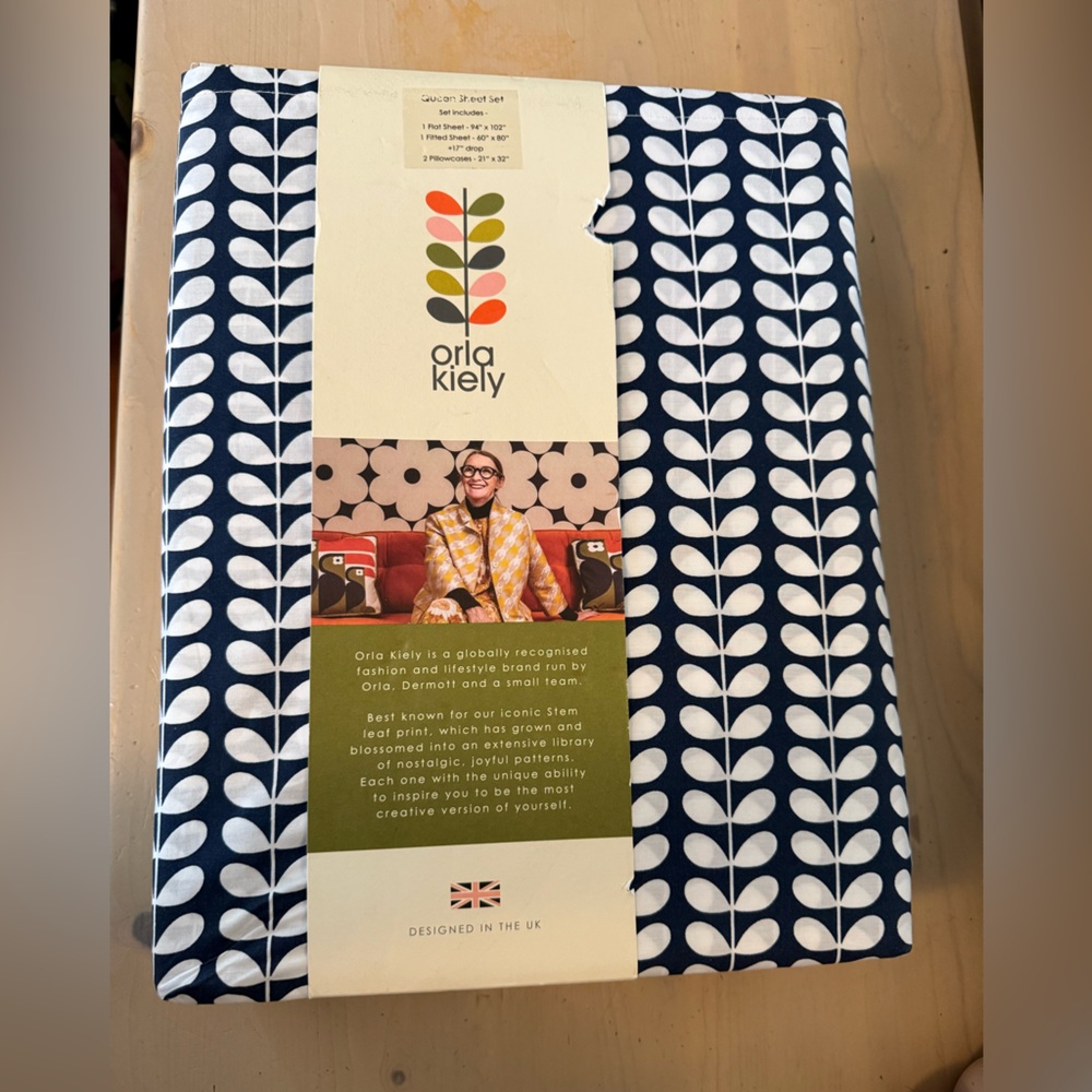 Orla Kiely Queen size sheet set Navy and White StemPattern